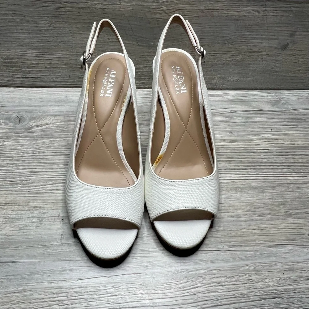 NWT Alfani Florraap white snake skin embossed sling back block heel size 8.5